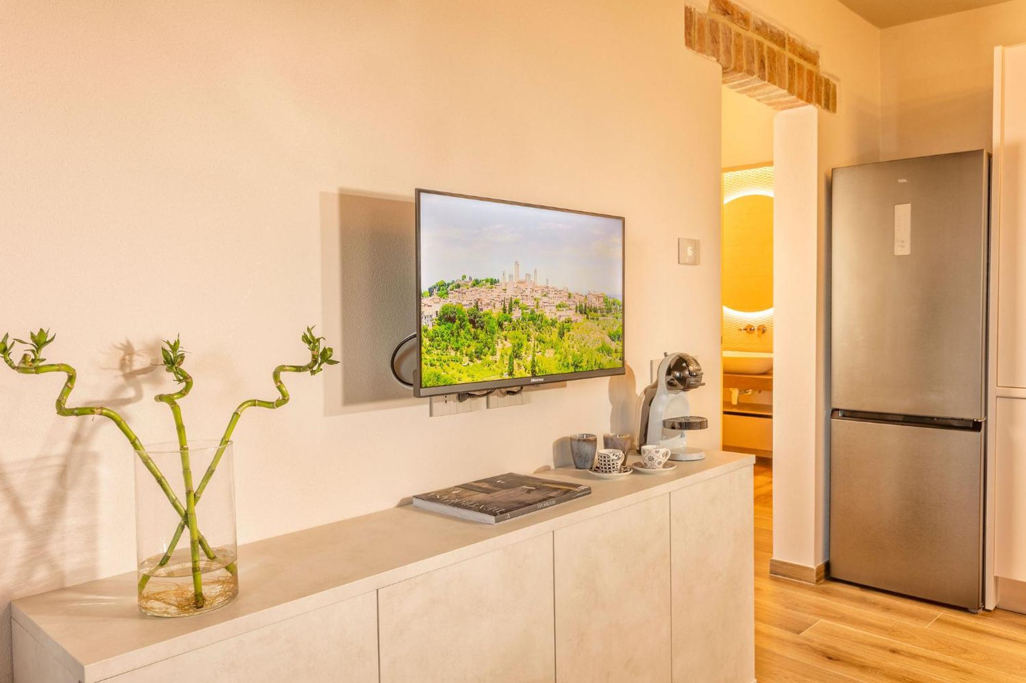 Palazzo Falcinelli Luxury Room In Montepulciano Center With Air Conditioning And Elevator Exterior photo